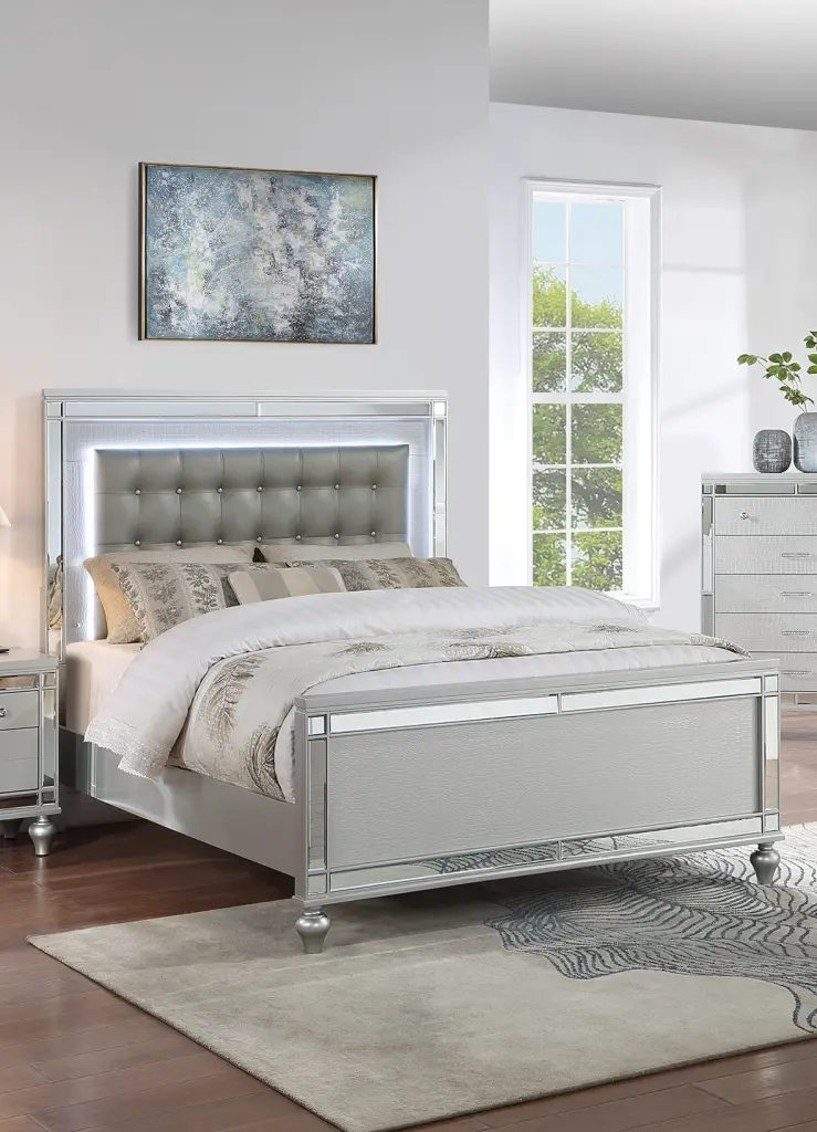 Beautiful Silver Tufted Faux Leather King Size Bed LED Lights Modern kanepe