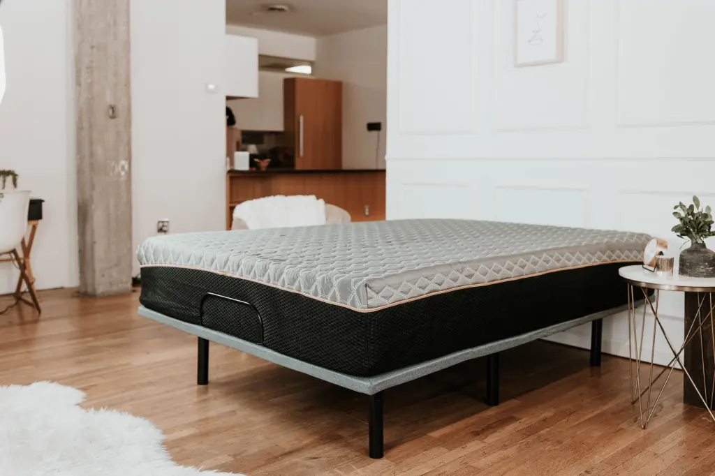 Conductive Metal Lux Hybrid 14 Inch Queen Size Mattress Grey Black Foam omne sleep