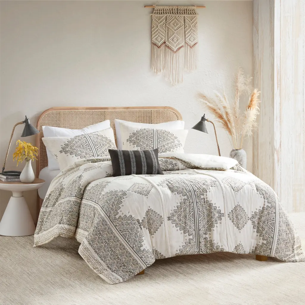 4 Piece Printed Easeer Set Throw Pillow Black Ivory King Size jla