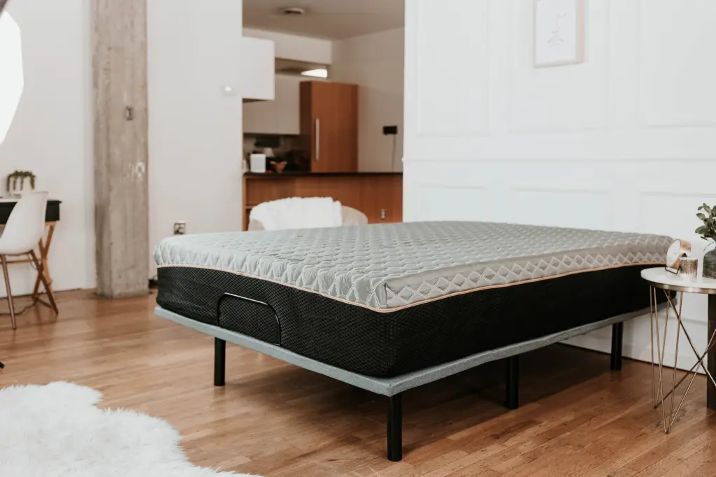Copper Infused Hybrid 10 Inch Medium Memory Foam Queen Mattress Black Grid omne sleep