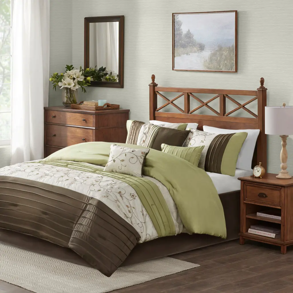 Embroidered 7 Piece Green Queen Size Polyester Sheet Set jla