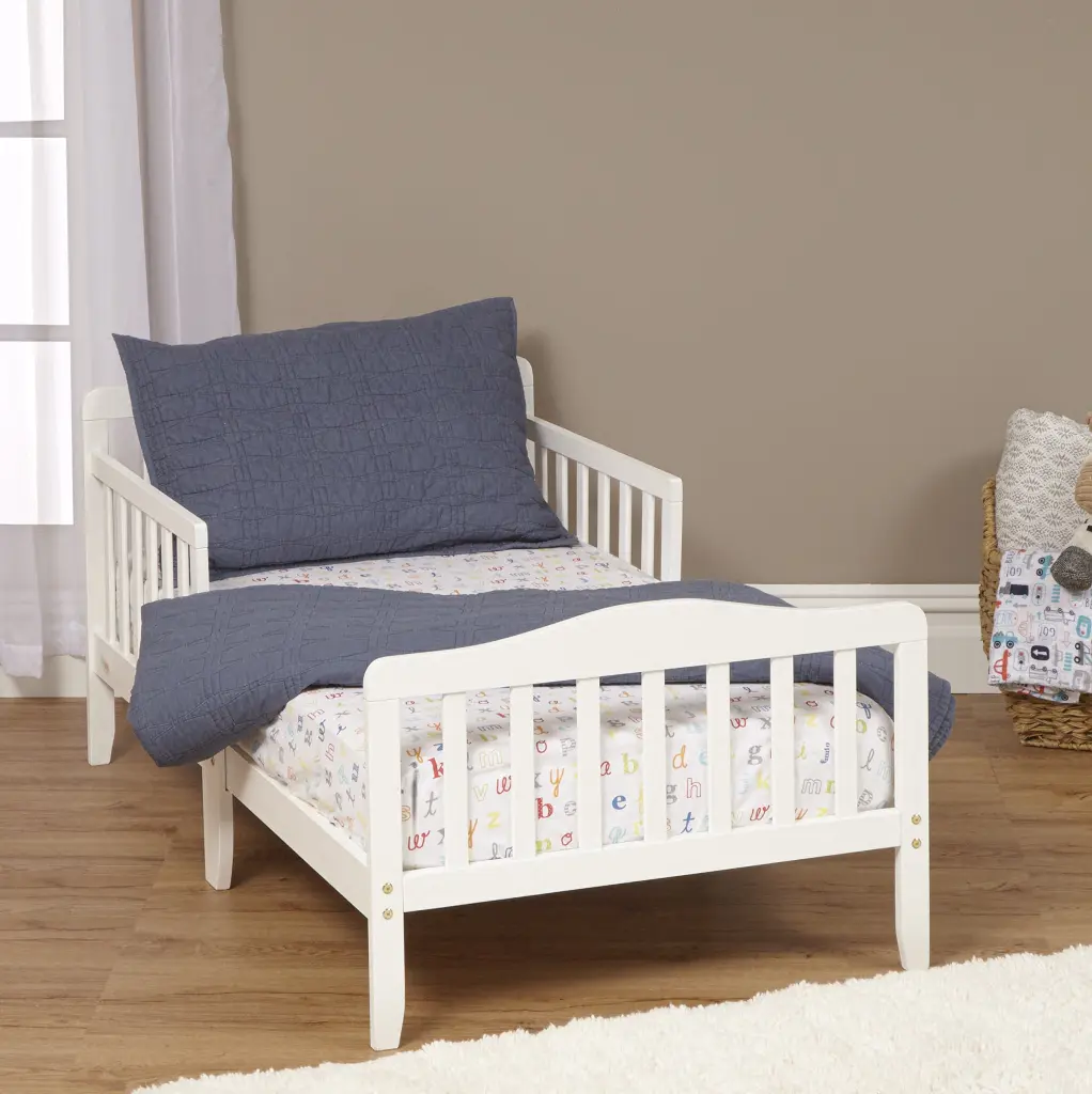 Blaire White Solid Wood Toddler Bed simple living
